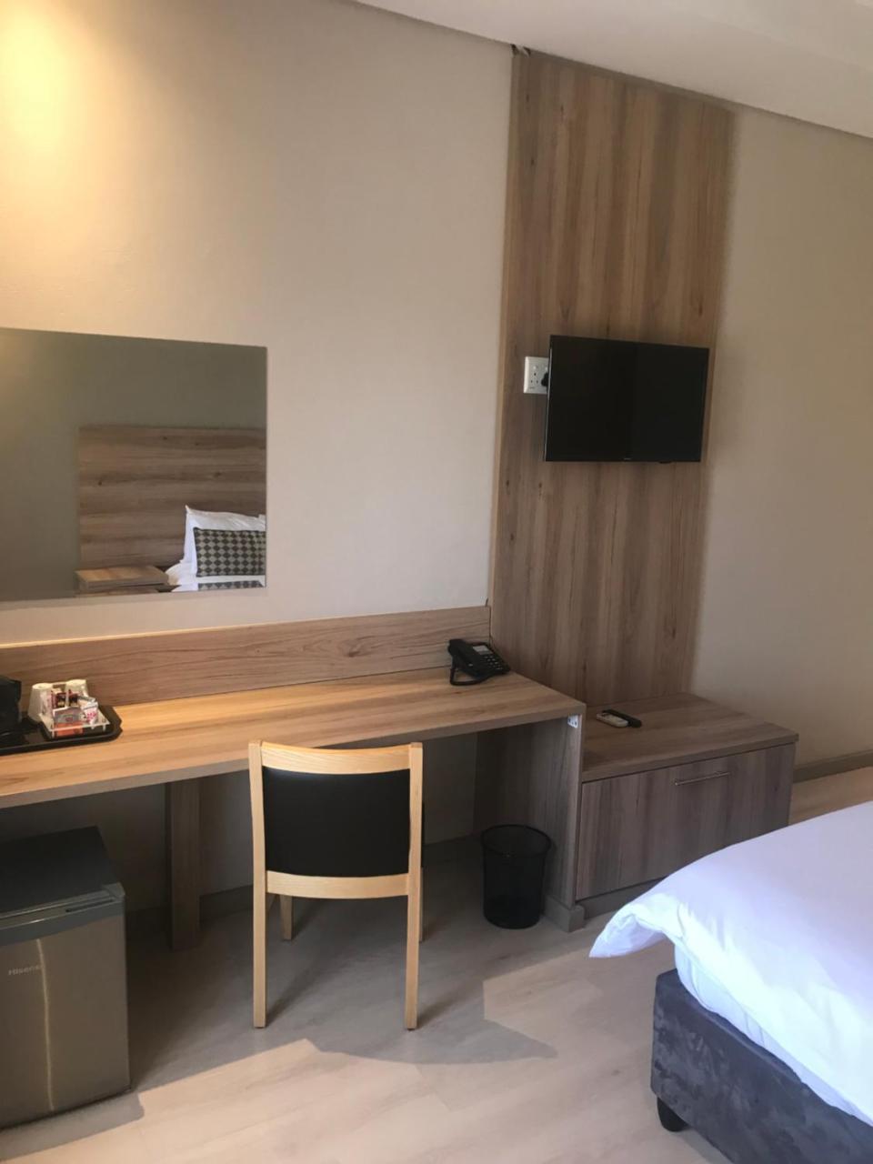 Regal Inn Hotel Midrand Bagian luar foto